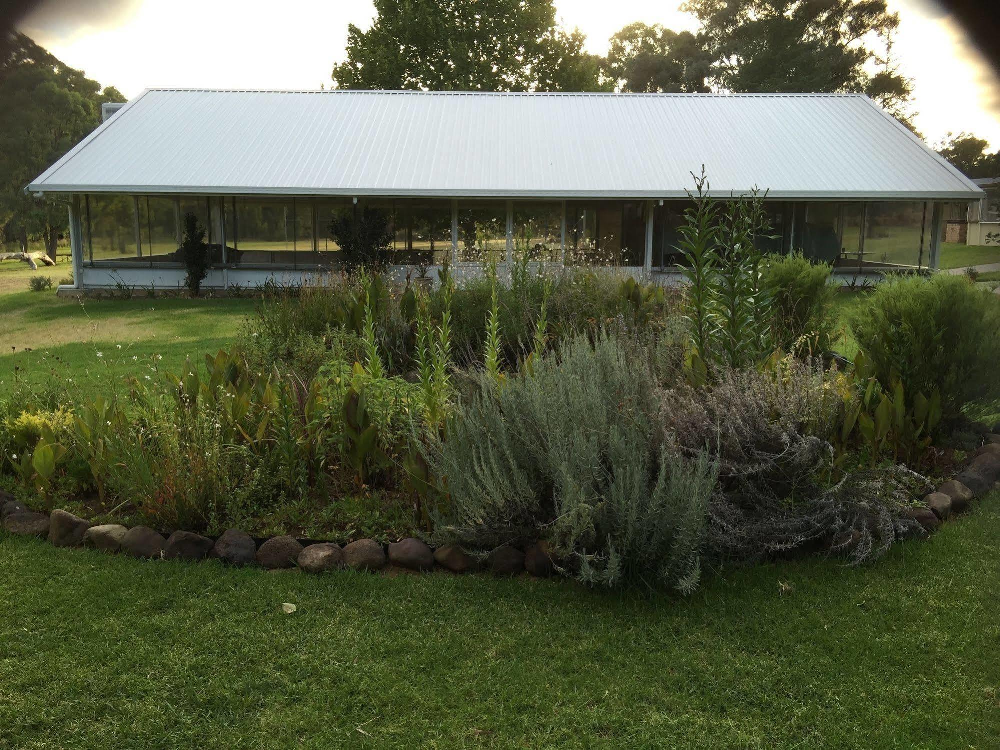 Warrumbungles Mountain Motel Coonabarabran Esterno foto